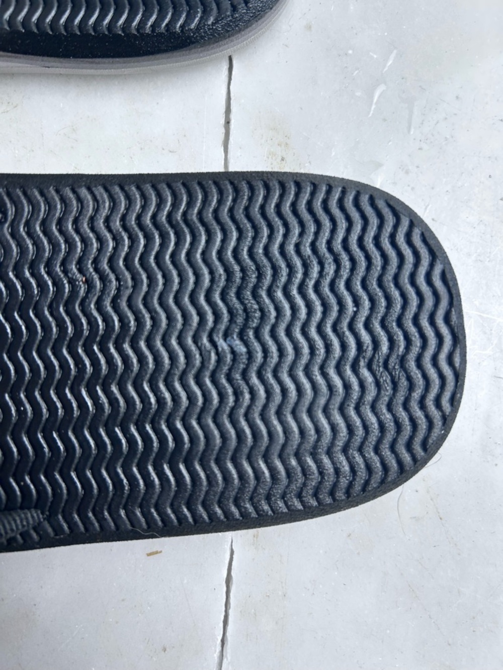 Hari Mari Black Textured Strap Flip Flops - Picture 3 of 7